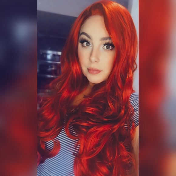 Meet your Posher, EmMarie ☕️ - Picture 5 of 8